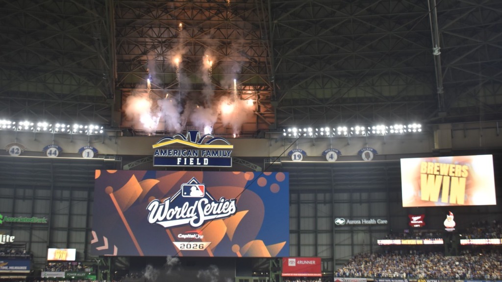 Thrilled Brewers fans cheer team to victory in Game 1 of World Series — BizTimes Milwaukee, Amarillo Sports news