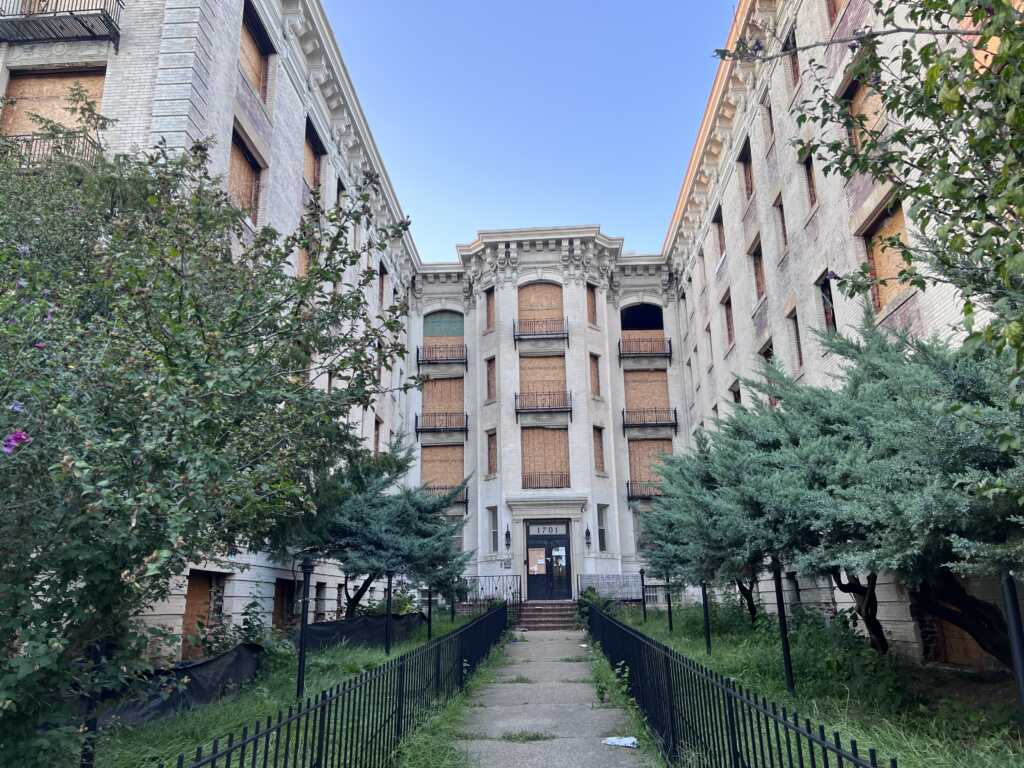 “What the heck is going on at the peace apartments in Mt P?” — PoPville DC, Amarillo Sports news